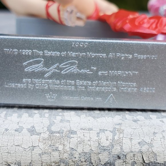 Hallmark Marilyn Monroe Ornaments - Picture 7 of 10